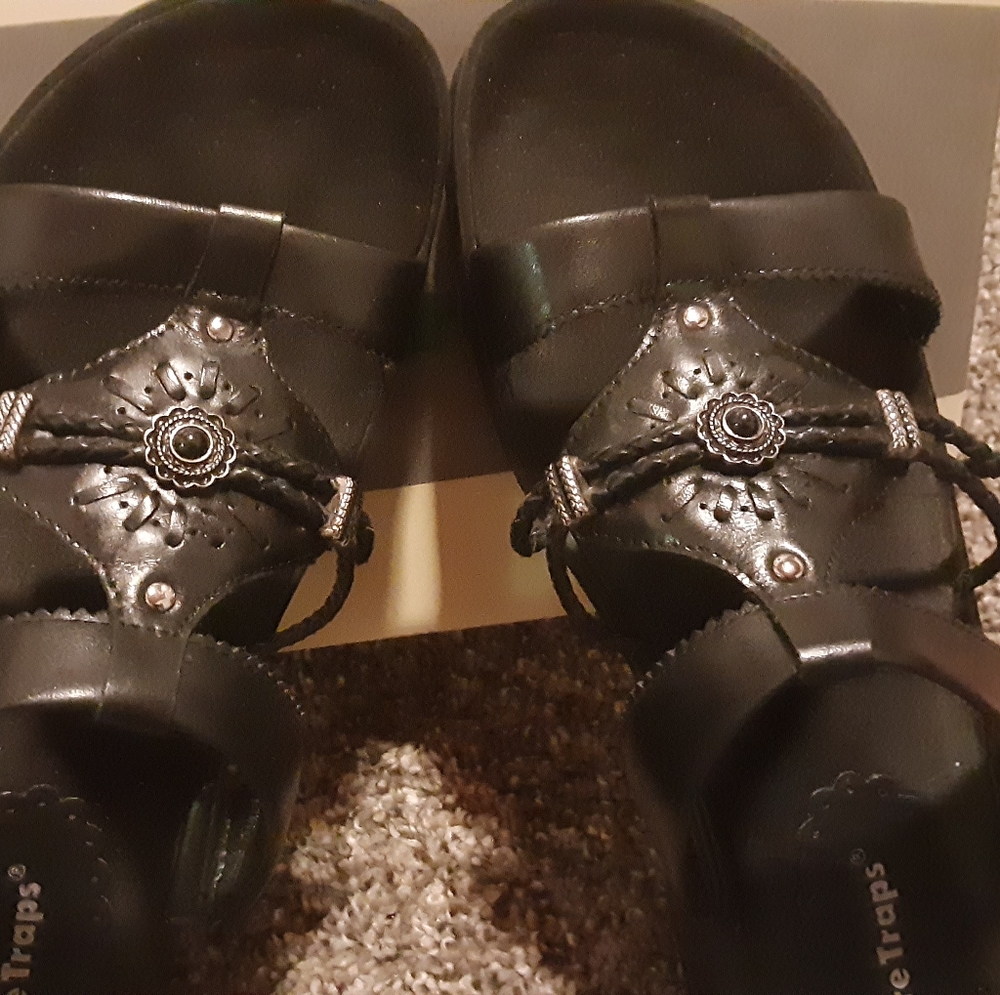 Bear Traps Sandle